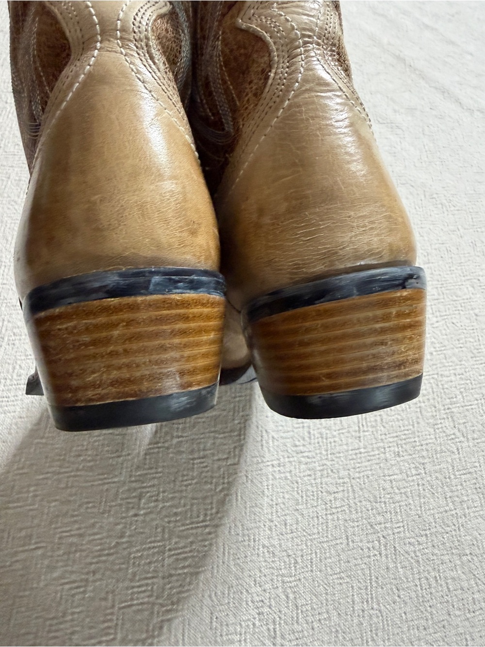 ARIAT Billie Unbridled Leather Beige Side Zip Short Ankle Boots 8 Western - Picture 7 of 11